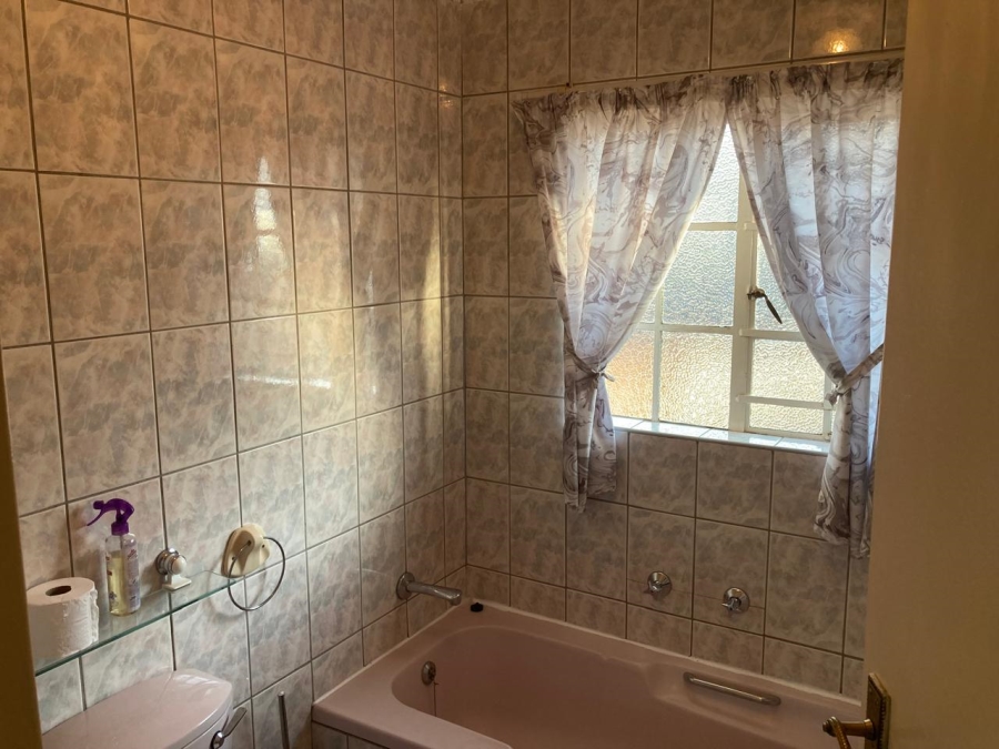 3 Bedroom Property for Sale in Geelhoutpark North West